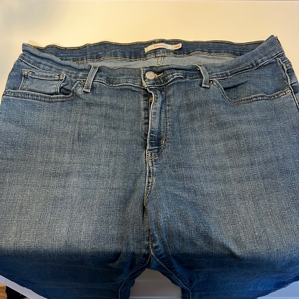 711 Skinny Jeans Levis 18W